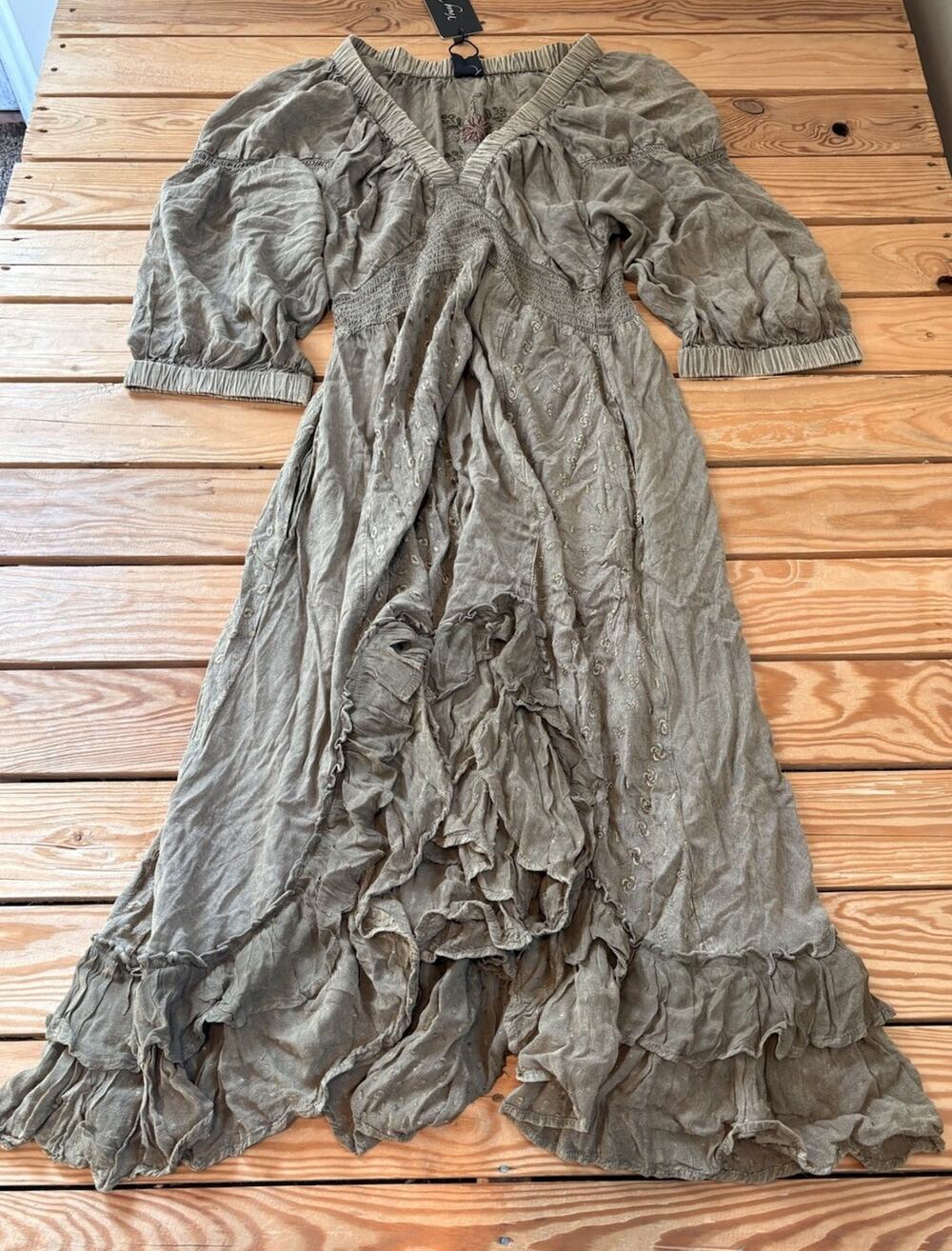 Young threads NWT Women’s Embroidered Elastic Waist Dress Size L Olive M11